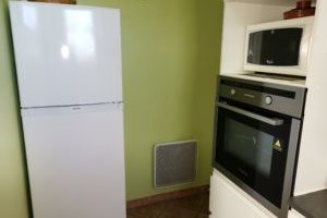 Réfrigérateur - Congélateur /
Four électrique / 
Micro-ondes